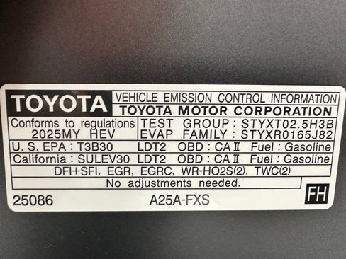Used 2025 Toyota RAV4 XLE AWD/4WD image 69