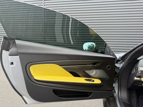 Used 2025 Aston Martin Vanquish RWD image 20
