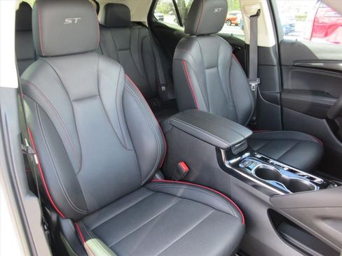 Used 2023 Buick Envision Essence w/ Sport Touring Package image 7