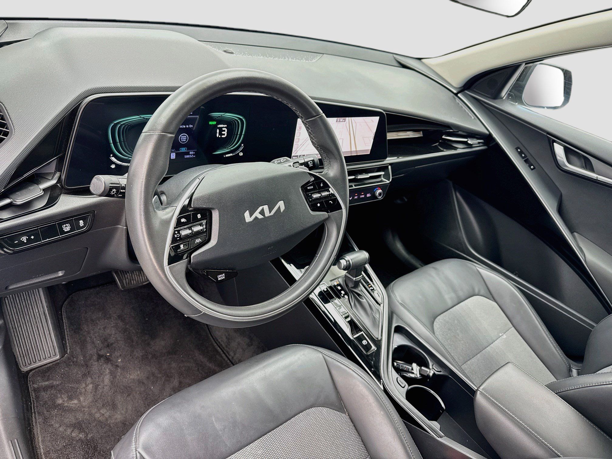 Used 2023 Kia Niro EX FWD image 7