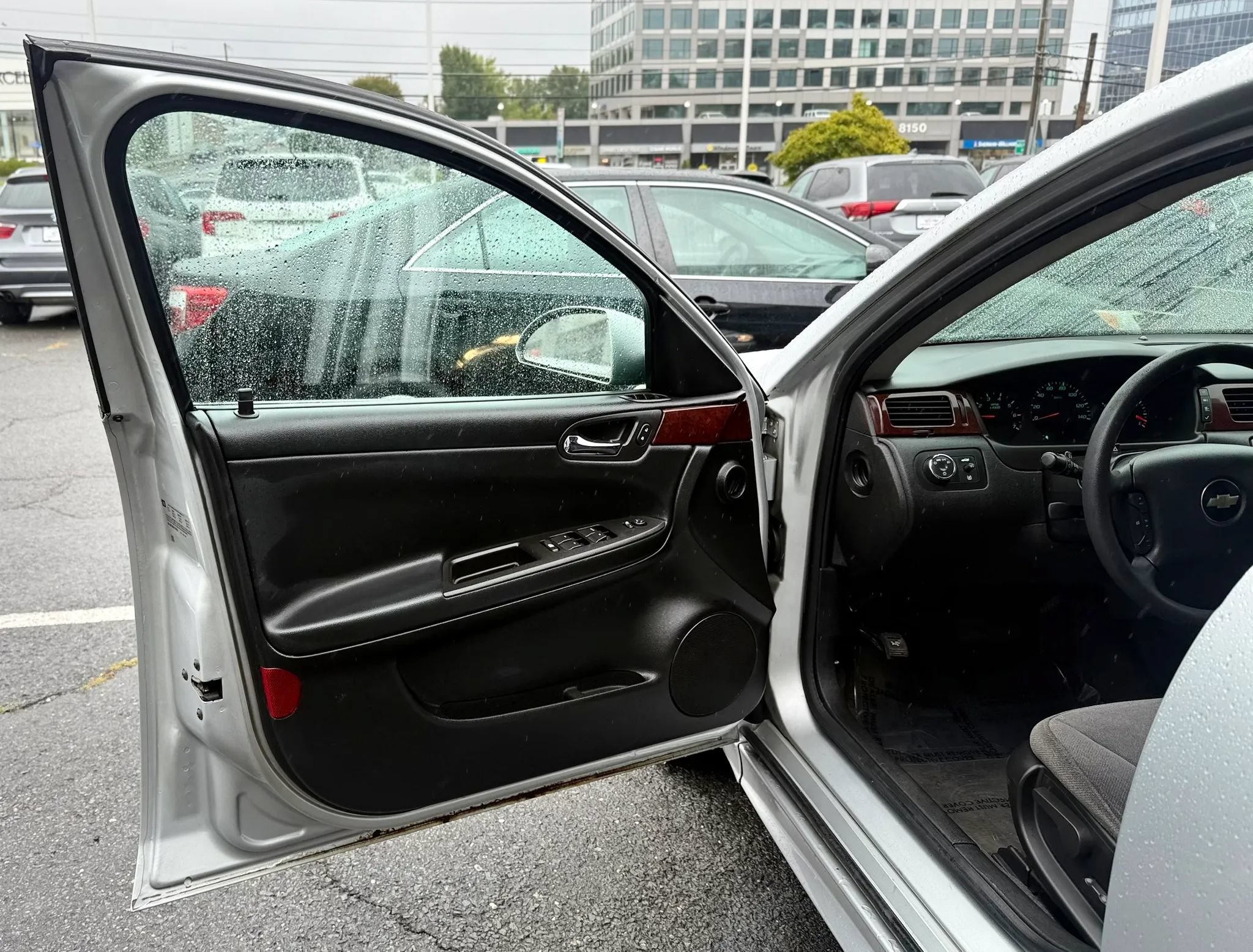 Used 2010 Chevrolet Impala LS FWD image 9