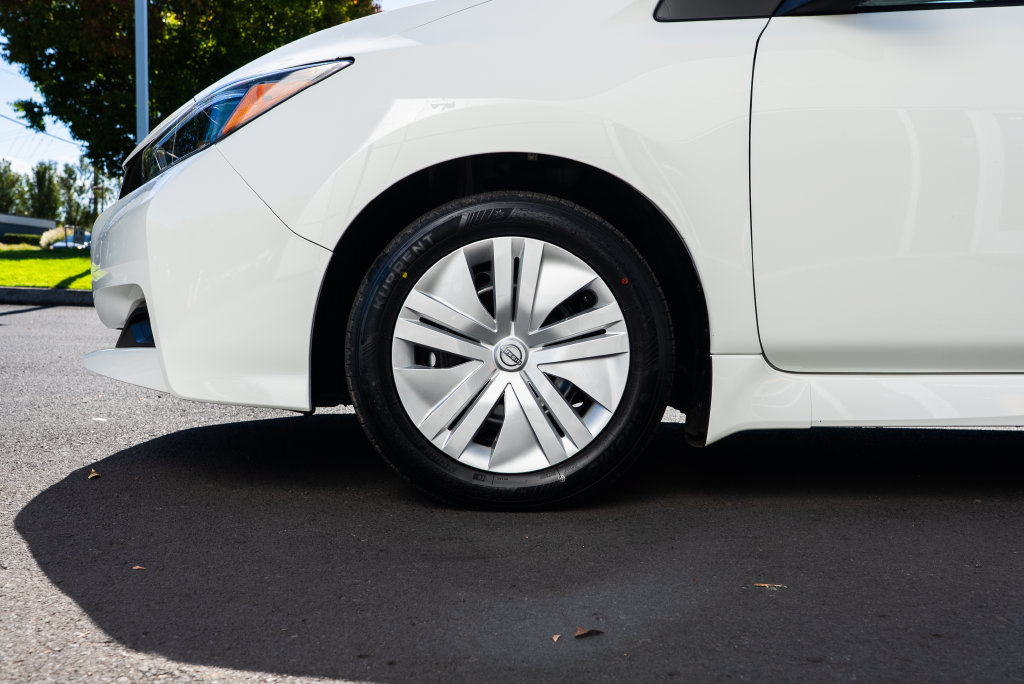 Used 2025 Nissan Leaf S FWD image 7