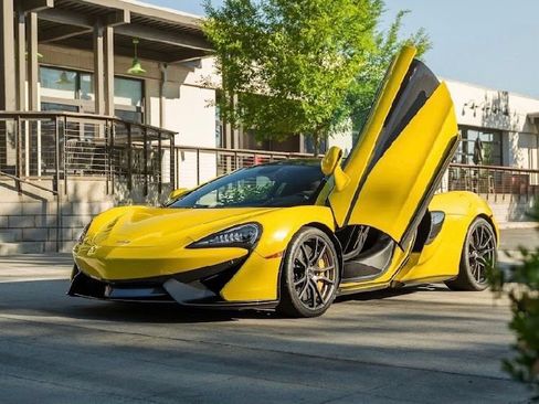 Used 2018 McLaren 570S Coupe RWD image 3