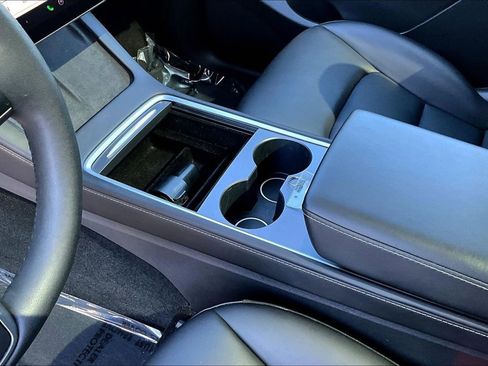 Used 2022 Tesla Model Y Performance image 19