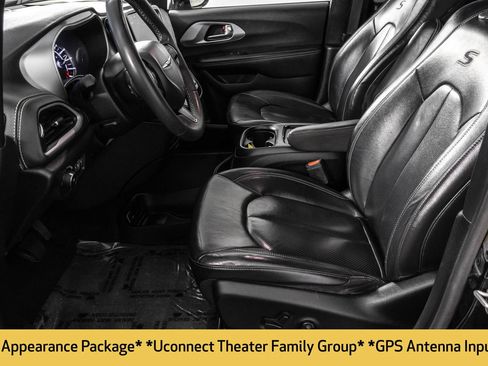 Used 2022 Chrysler Pacifica Touring-L w/ Uconnect Theater Family Group FWD image 7