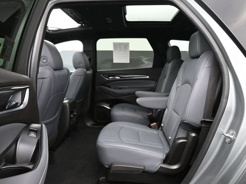 Used 2023 Buick Enclave Premium w/ Experience Buick Package FWD image 17