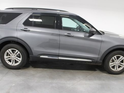 Used 2024 Ford Explorer XLT RWD image 11
