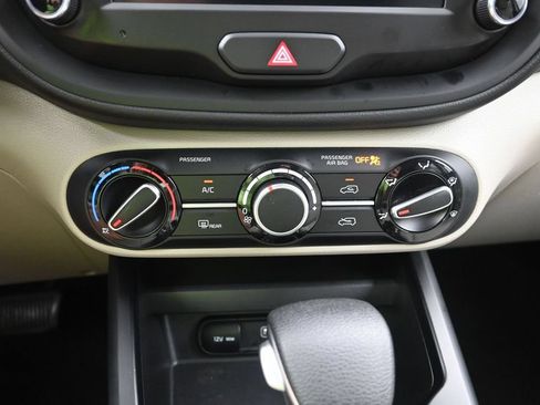 Used 2024 Kia Soul LX FWD image 17