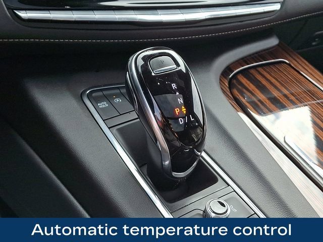 Used 2024 Cadillac Escalade Premium Luxury w/ Performance Package AWD/4WD image 11