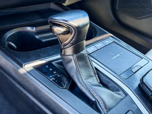 Used 2019 Lexus UX 250h w/ Premium Package AWD/4WD image 19