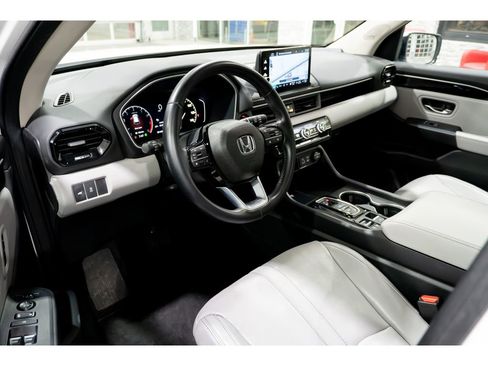 Used 2023 Honda Pilot Touring image 11