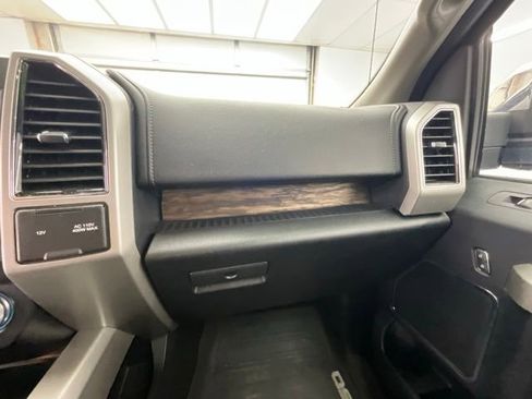 Used 2019 Ford F150 Lariat w/ Equipment Group 502A Luxury AWD/4WD image 11