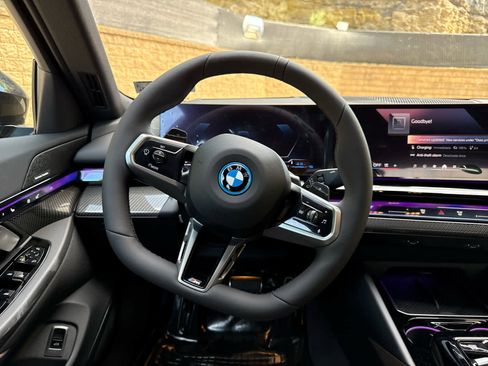 New 2026 BMW 550e xDrive w/ Premium Package image 10