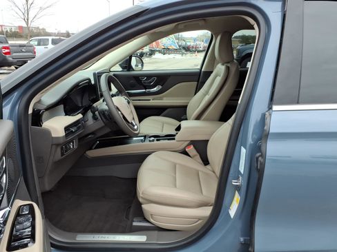 Used 2024 Lincoln Corsair AWD image 11