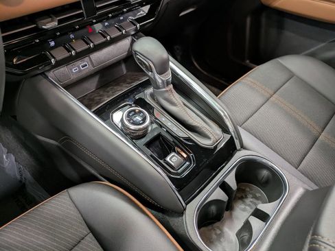 Used 2025 GMC Canyon AT4 image 13