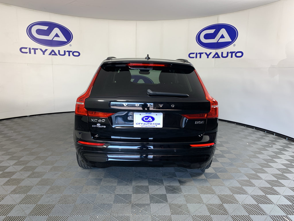 Used 2023 Volvo XC60 B5 Core AWD/4WD image 4