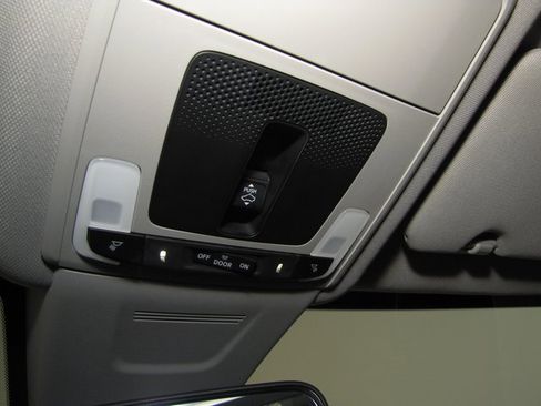 Used 2025 Honda CR-V EX image 8