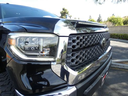 Used 2018 Toyota Tundra SR5 w/ TRD Off Road Package image 81