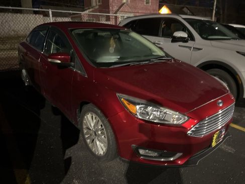 Used 2017 Ford Focus Titanium image 5