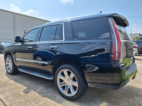 Used 2020 Cadillac Escalade Premium Luxury RWD image 4