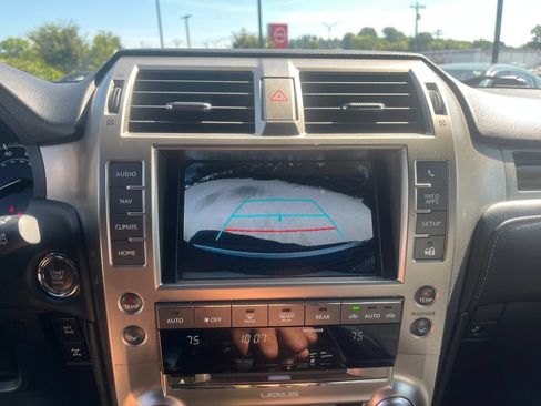 Used 2021 Lexus GX 460 Premium w/ Accessory Package AWD/4WD image 18