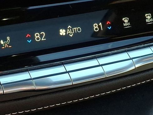 Certified 2023 Cadillac Escalade Premium Luxury image 22