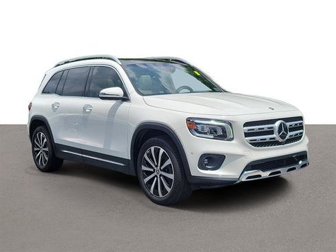 Used 2022 Mercedes-Benz GLB 250 4MATIC image 2