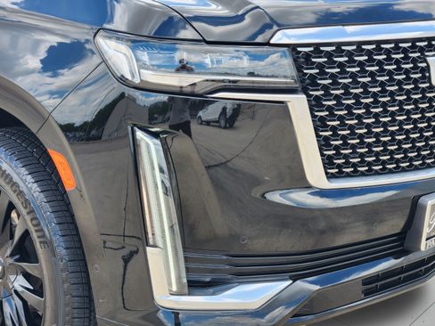 Used 2022 Cadillac Escalade Premium Luxury RWD image 35