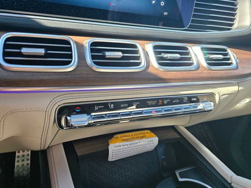 New 2026 Mercedes-Benz GLS 580 4MATIC image 32