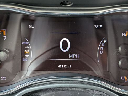 Used 2020 Jeep Grand Cherokee Laredo w/ Laredo X Package AWD/4WD image 10