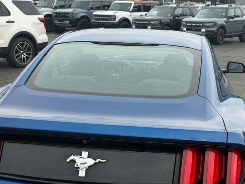 Used 2017 Ford Mustang Coupe RWD image 5