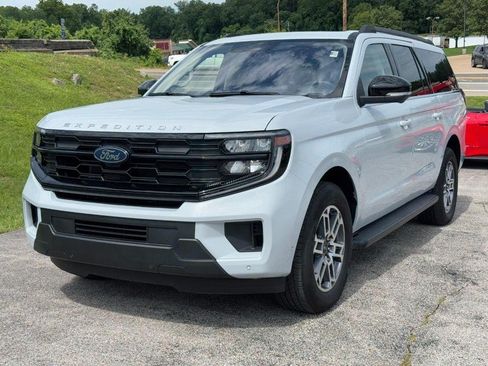 Used 2025 Ford Expedition Max Active RWD image 8