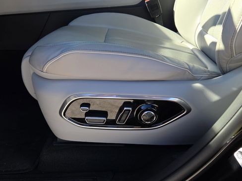 Used 2023 Jeep Grand Cherokee Overland w/ Adv Protech Group III image 12