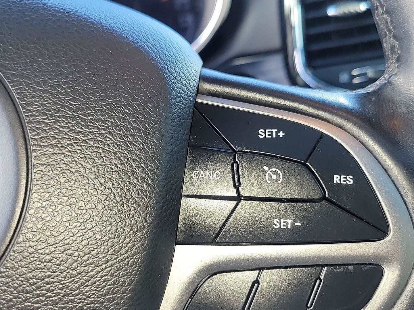 Certified 2022 Jeep Grand Cherokee Limited w/ Tech Group RWD image 15