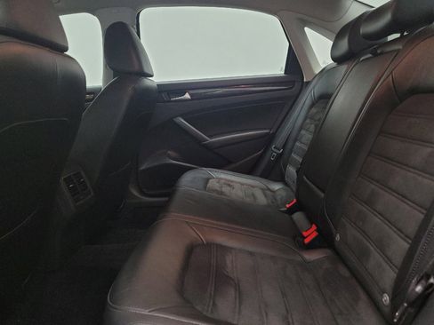Used 2015 Volkswagen Passat 1.8T SEL Premium image 18