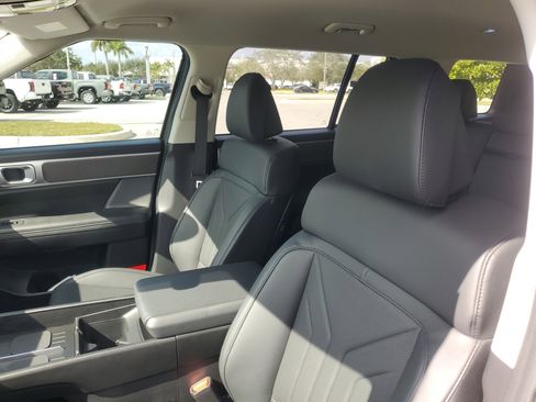 Used 2025 Hyundai Santa Fe SEL image 19