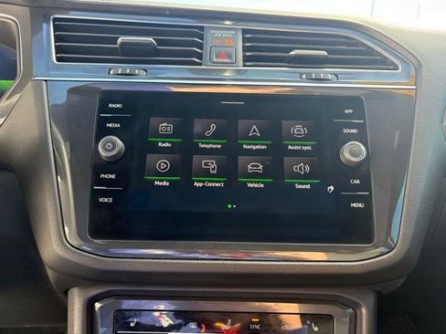 Used 2022 Volkswagen Tiguan SE R-Line image 16