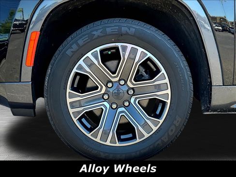 Used 2022 Jeep Wagoneer Series III AWD/4WD image 34