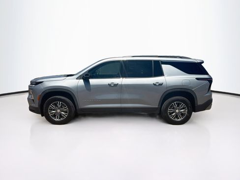 Used 2025 Chevrolet Traverse LT AWD/4WD image 4
