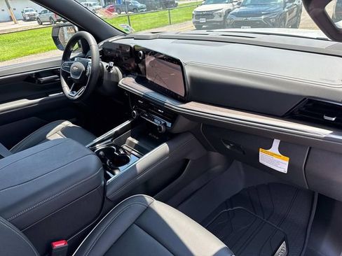 New 2025 Chevrolet Suburban Premier w/ Sun And Tow Package RWD image 32