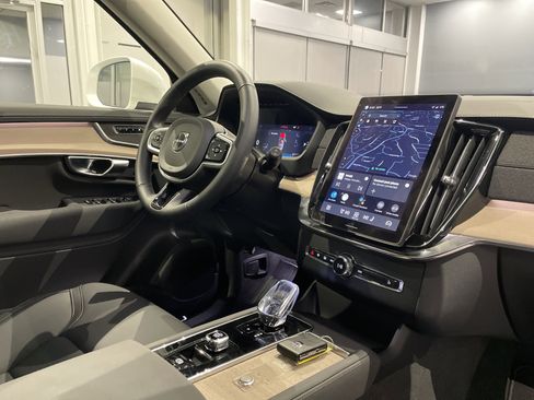 Used 2025 Volvo XC90 B6 Plus image 34