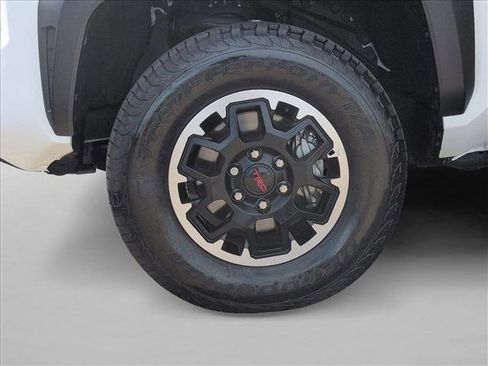 Used 2025 Toyota Tacoma TRD Off-Road image 18
