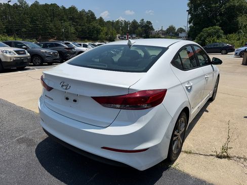 Used 2018 Hyundai Elantra Sedan FWD image 3