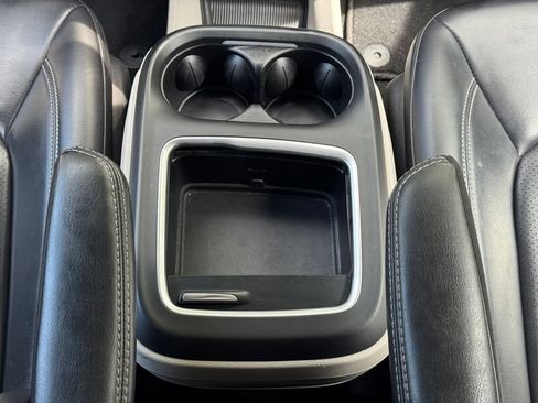 Used 2023 Chrysler Pacifica Touring-L FWD image 28