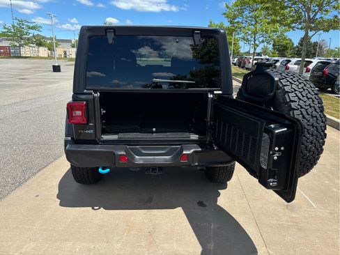 Used 2024 Jeep Wrangler Unlimited Rubicon 4xe AWD/4WD image 14