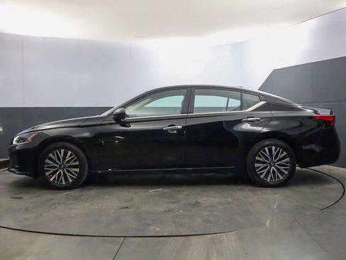 Used 2025 Nissan Altima 2.5 SV image 4