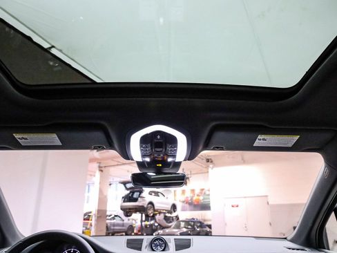 Certified 2025 Porsche Macan image 20