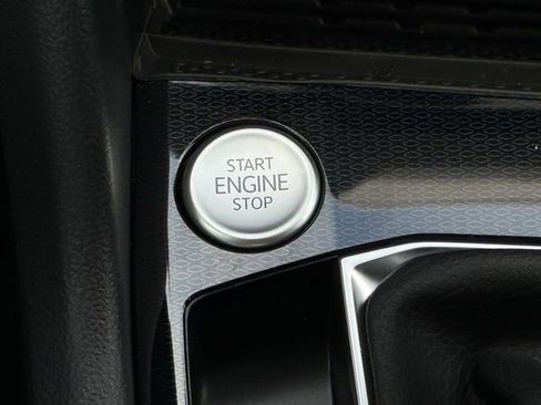 New 2026 Volkswagen Taos SE image 18