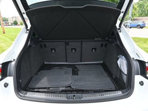 Used 2026 Porsche Macan AWD/4WD image 22
