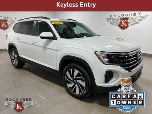 Used 2025 Volkswagen Atlas SE image 1